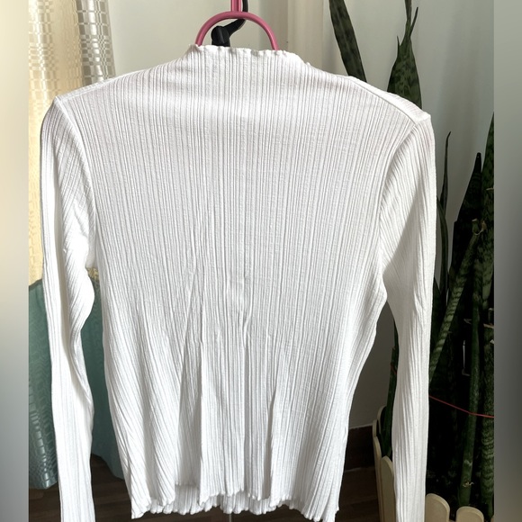 H&M basics white turtleneck ribbed top •Size:small•Fabric:cotton•colour:white - Picture 7 of 7